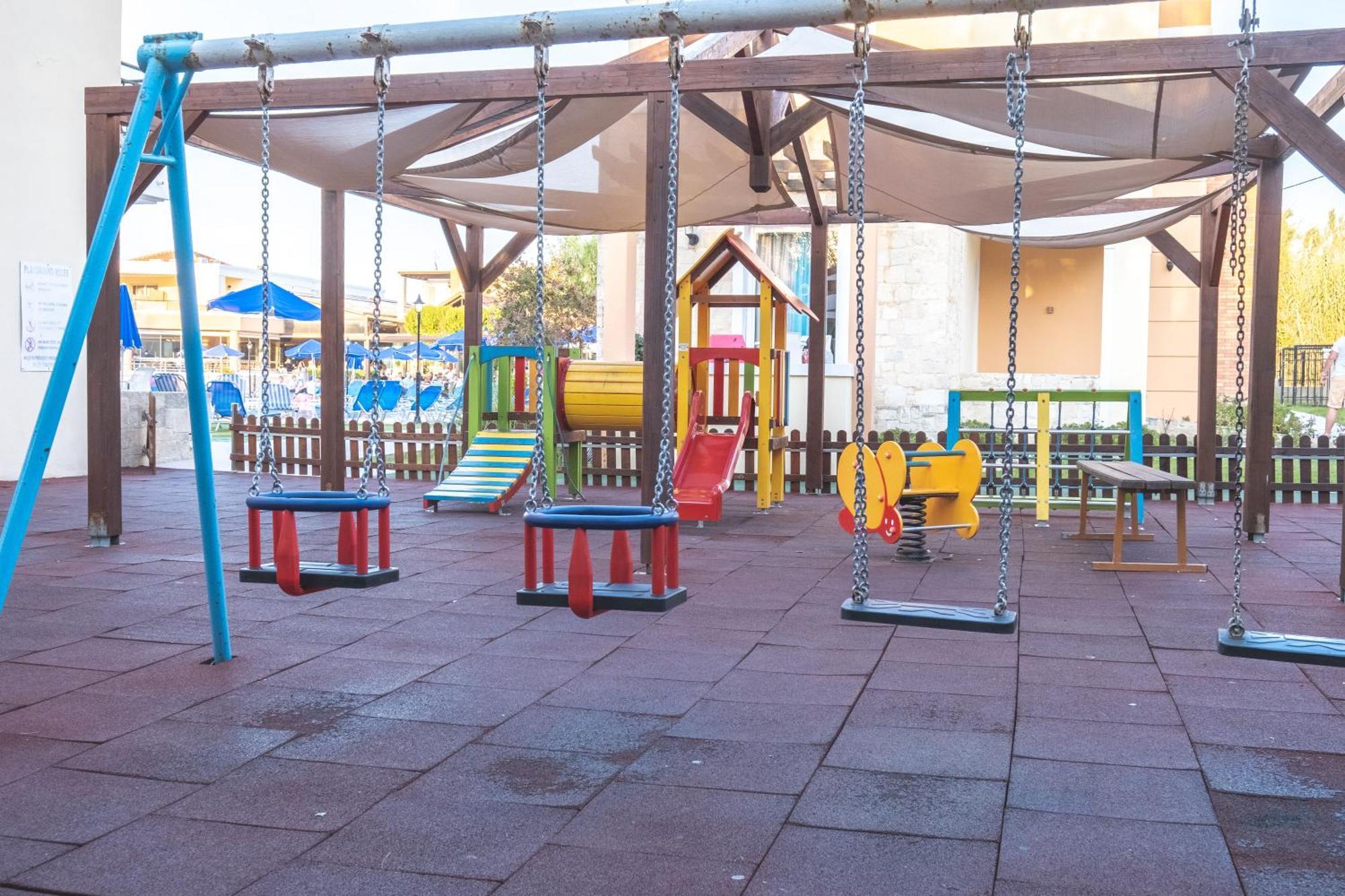 Chrispy Waterpark Resort Kolymbari Exterior photo